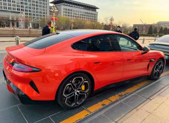 Образец цвета O01 ORANGE на автомобиле - №2