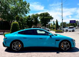 Образец цвета Q01 BLUE на автомобиле - №1