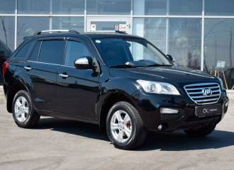 Образец цвета BLACK на автомобиле - №1