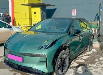 Образец цвета I45 LACOUER GREEN на автомобиле - №1