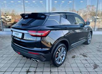 Образец цвета B07 BLACK на автомобиле - №3