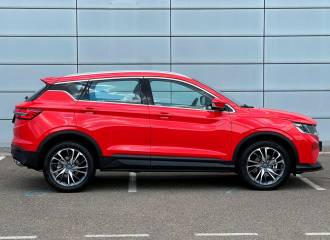 Образец цвета E32 BRIGHT VERMILION на автомобиле - №2