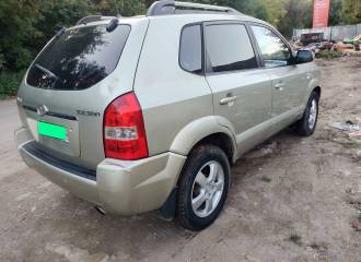 Образец цвета BW NEW MID SILVER на автомобиле - №2