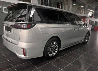 Образец цвета BH02 OBSIDIAN GOLD на автомобиле - №2